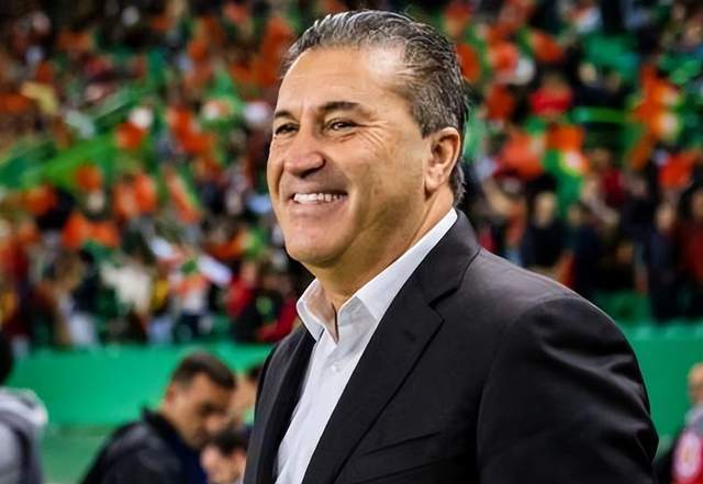 是主帅不超, 他率领葡萄, 还曾带队赢