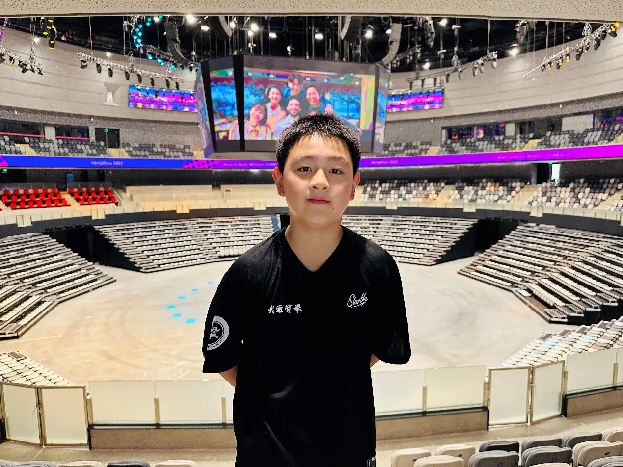 力出界了, 身披国旗